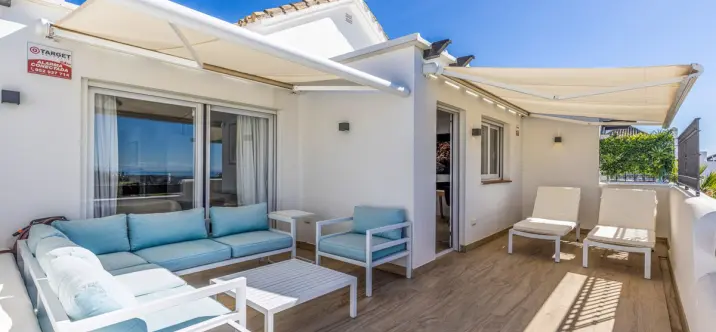 Продажа двухуровневого пентхауса в Benahavís 2