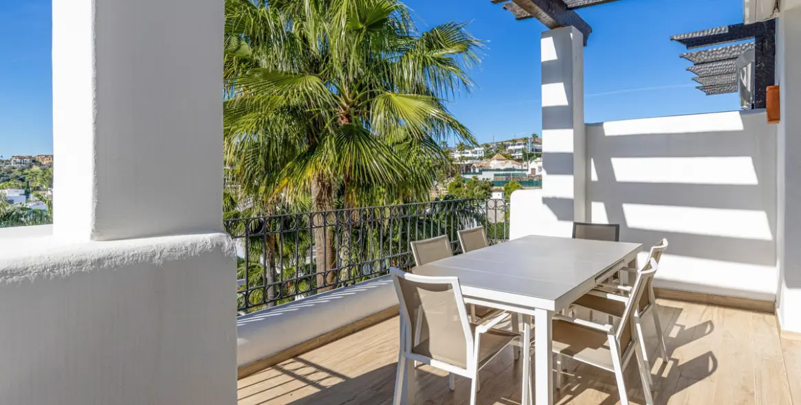 Продажа двухуровневого пентхауса в Benahavís 9