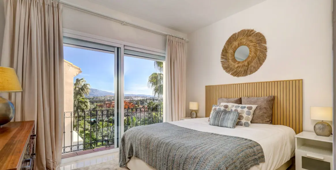 Продажа двухуровневого пентхауса в Benahavís 21