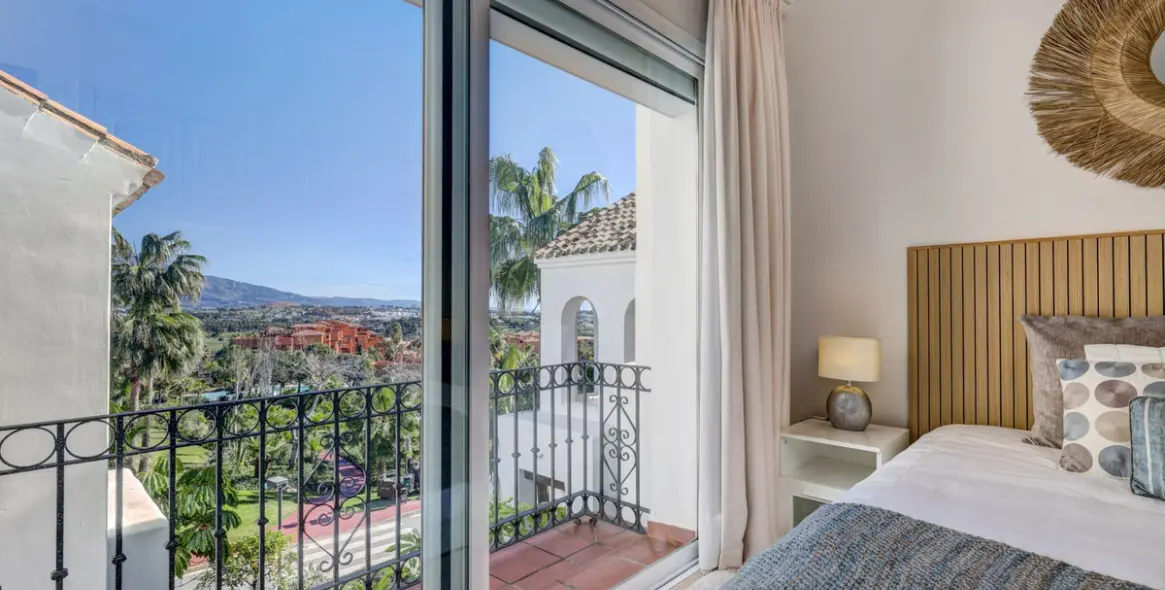 Продажа двухуровневого пентхауса в Benahavís 23