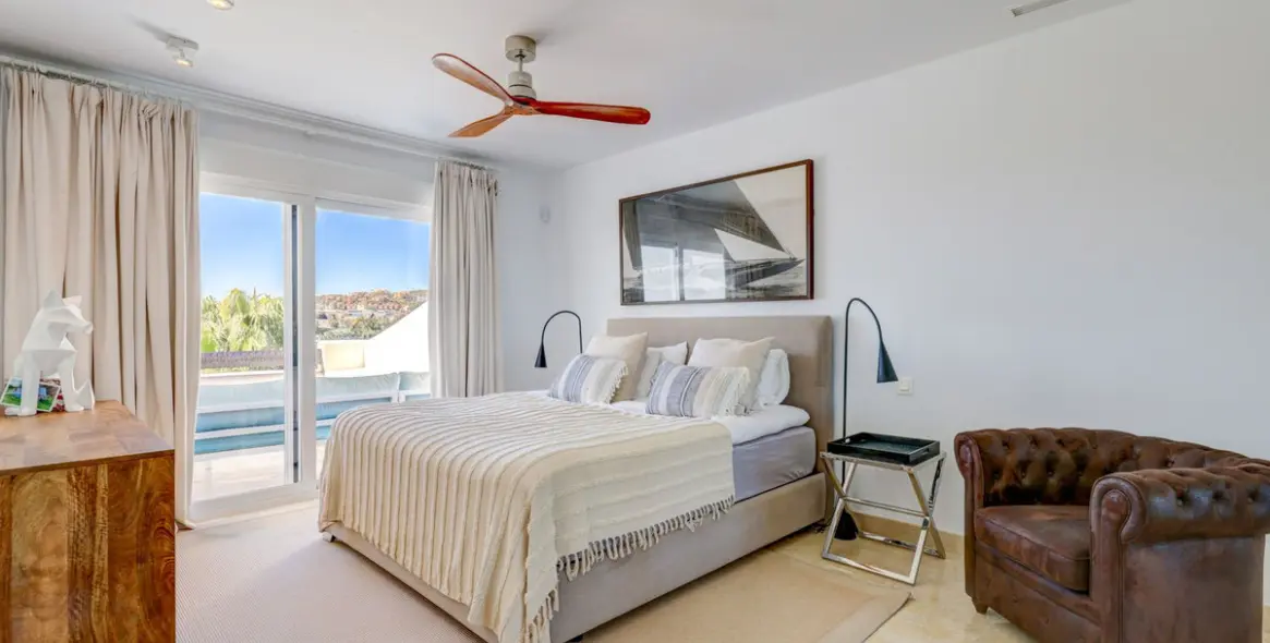 Продажа двухуровневого пентхауса в Benahavís 25