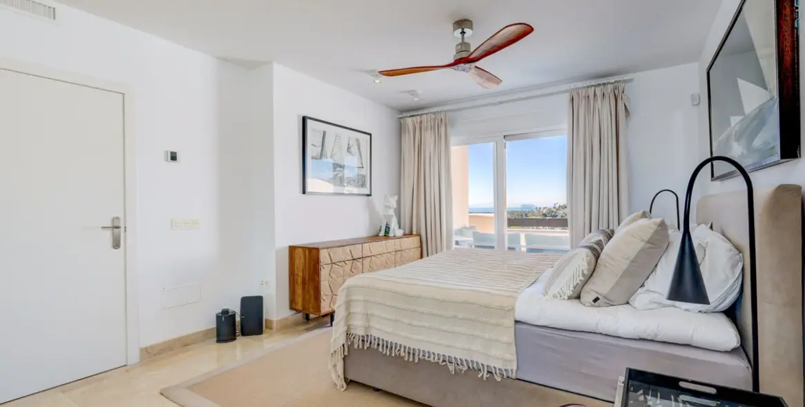 Продажа двухуровневого пентхауса в Benahavís 26