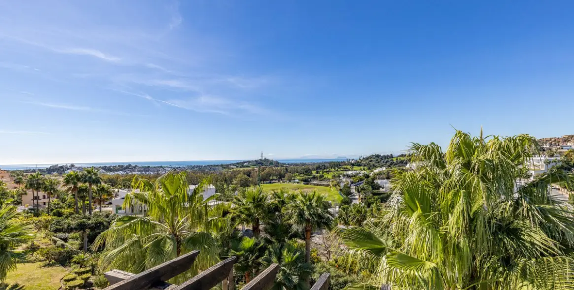 Продажа двухуровневого пентхауса в Benahavís 40