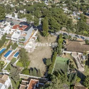 Venta de parcela residencial en Nueva Andalucía