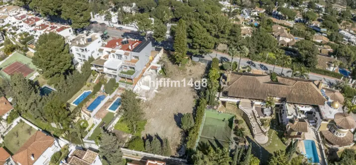 Venta de parcela residencial en Nueva Andalucía 0