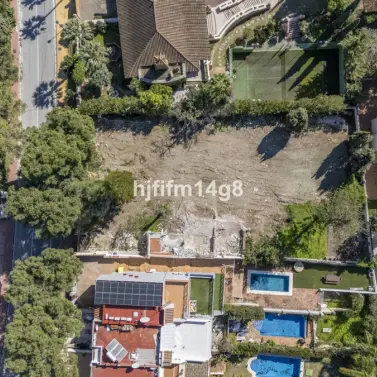 Venta de parcela residencial en Nueva Andalucía