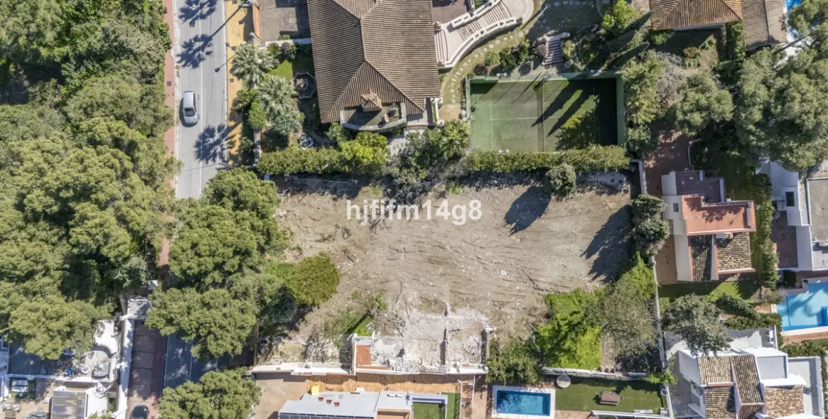 Venta de parcela residencial en Nueva Andalucía 3