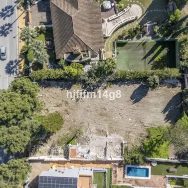 Venta de parcela residencial en Nueva Andalucía