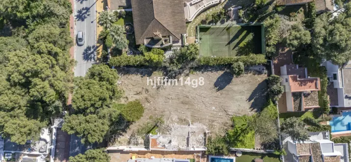 Venta de parcela residencial en Nueva Andalucía 2