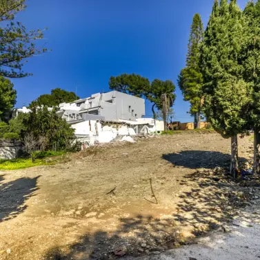 Venta de parcela residencial en Nueva Andalucía
