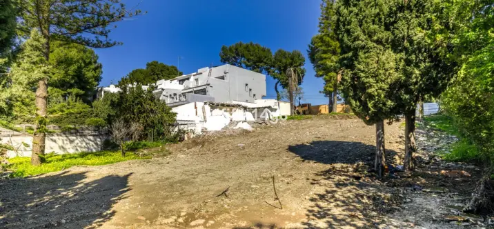 Venta de parcela residencial en Nueva Andalucía 3