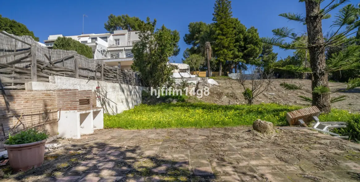 Venta de parcela residencial en Nueva Andalucía 5