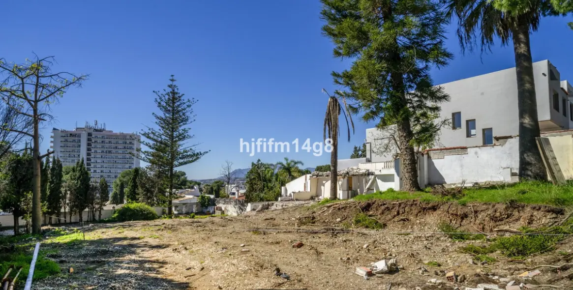 Venta de parcela residencial en Nueva Andalucía 6