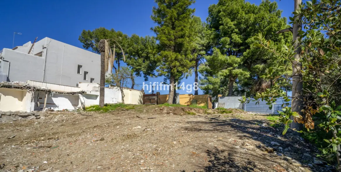 Venta de parcela residencial en Nueva Andalucía 7