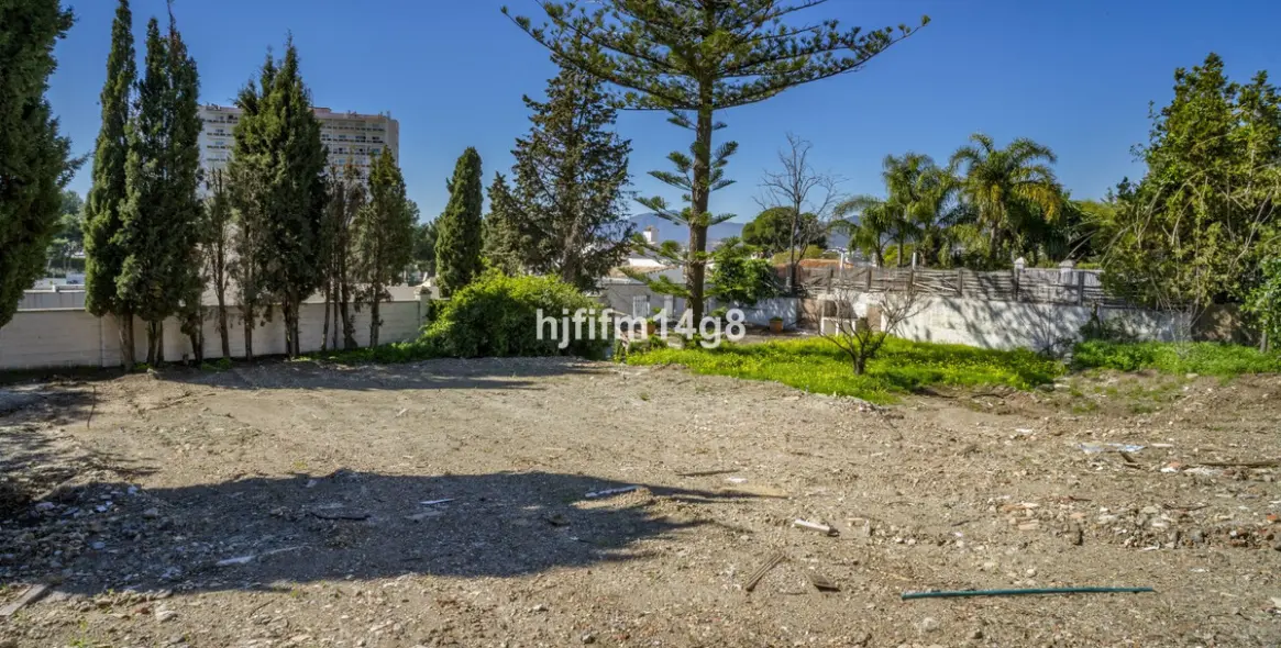 Venta de parcela residencial en Nueva Andalucía 8