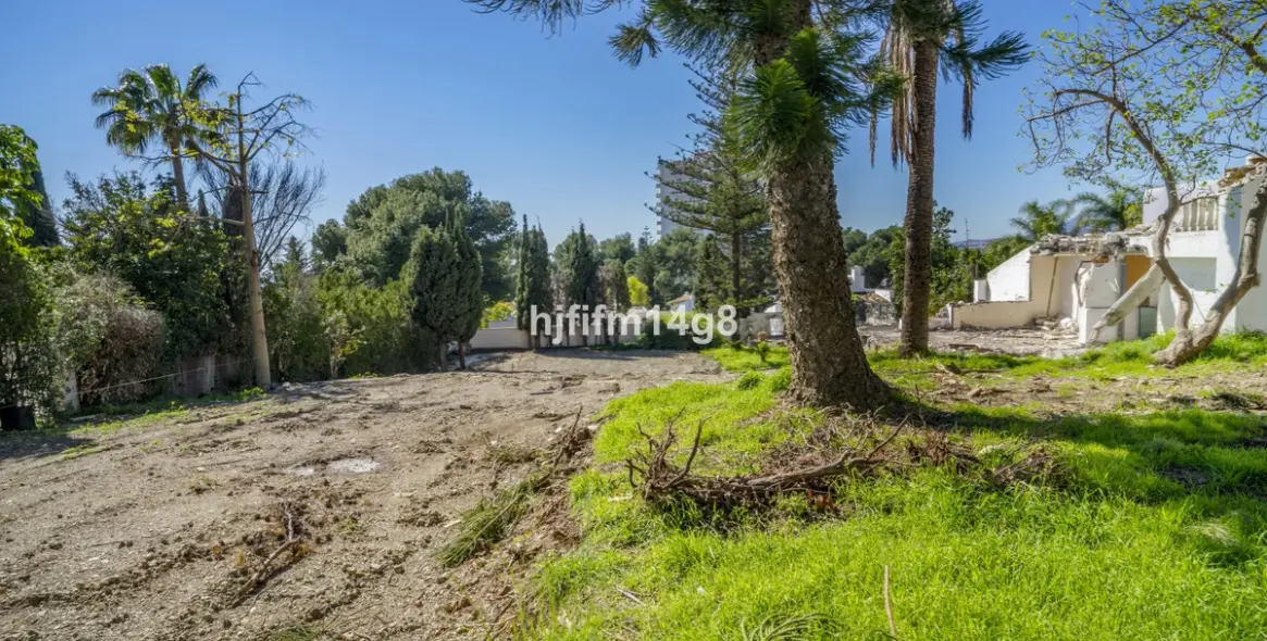 Venta de parcela residencial en Nueva Andalucía 12