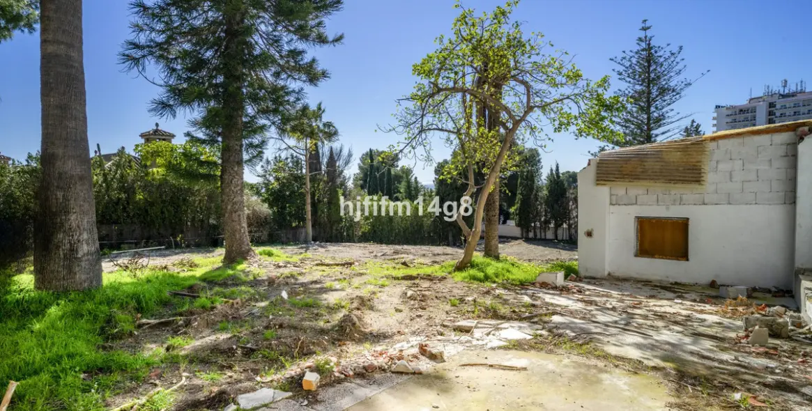 Venta de parcela residencial en Nueva Andalucía 14