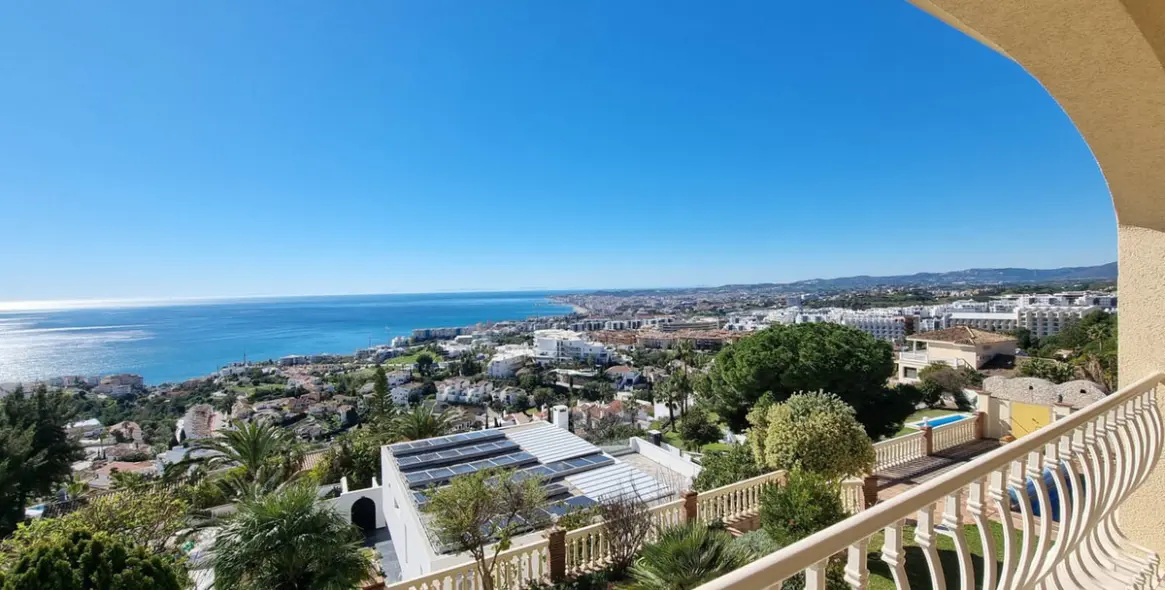 Продажа  отдельно стоящей виллы в Benalmadena 1