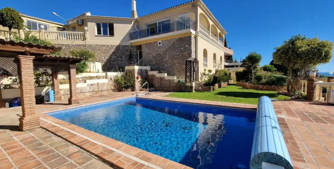 Продажа  отдельно стоящей виллы в Benalmadena 2