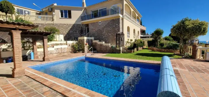Venta de villa independiente en Benalmadena 1