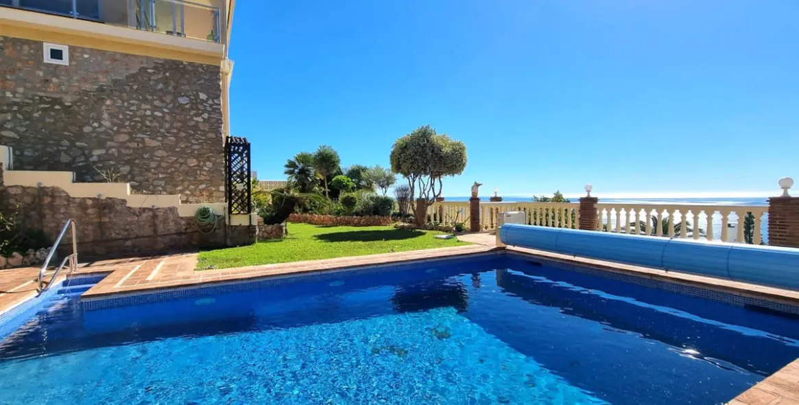 Продажа  отдельно стоящей виллы в Benalmadena 35