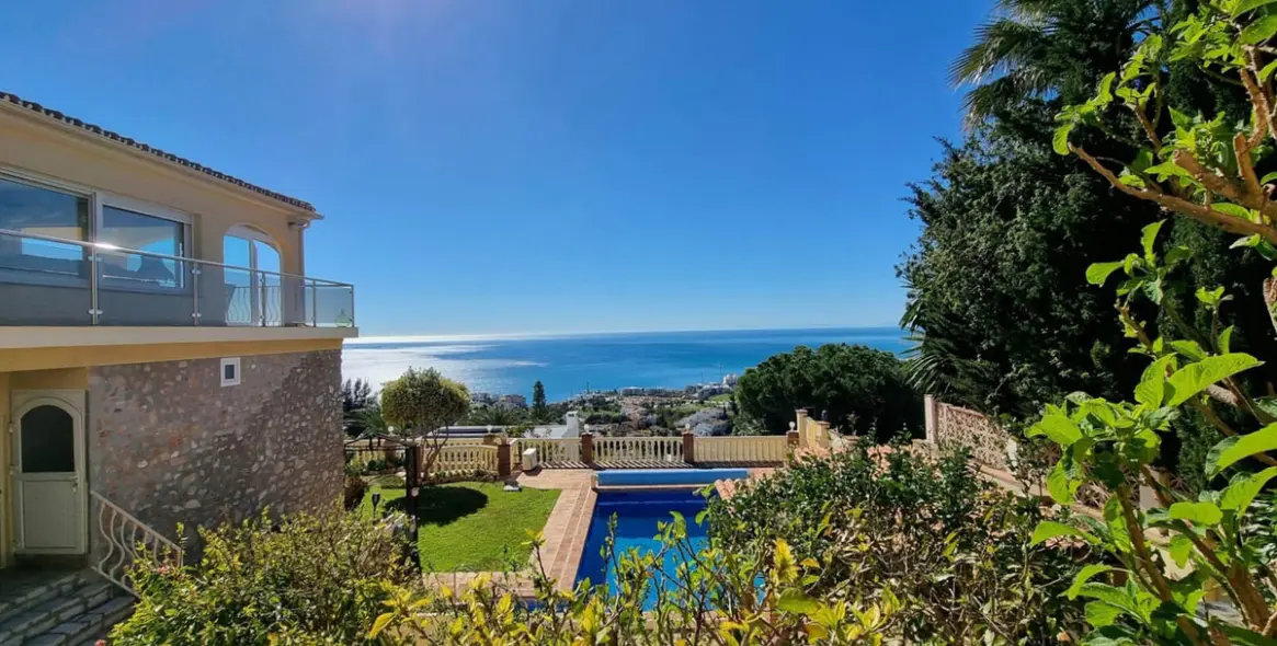 Продажа  отдельно стоящей виллы в Benalmadena 39