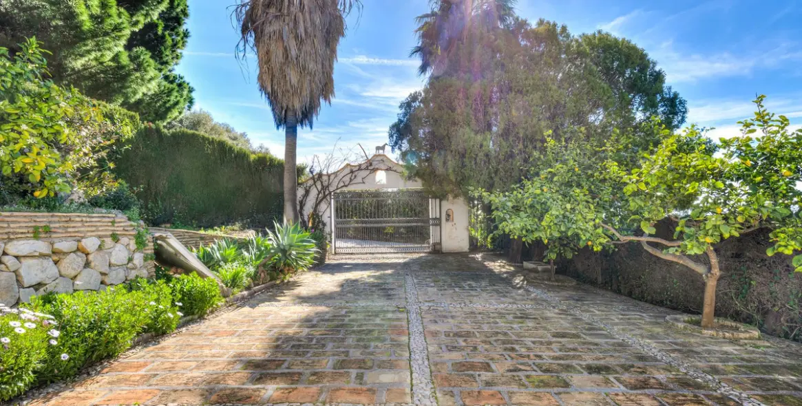 Sale of detached villa in Mijas 32