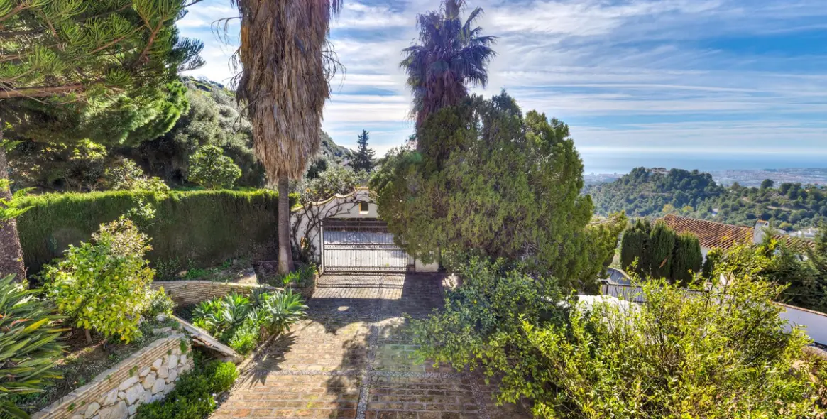Sale of detached villa in Mijas 37