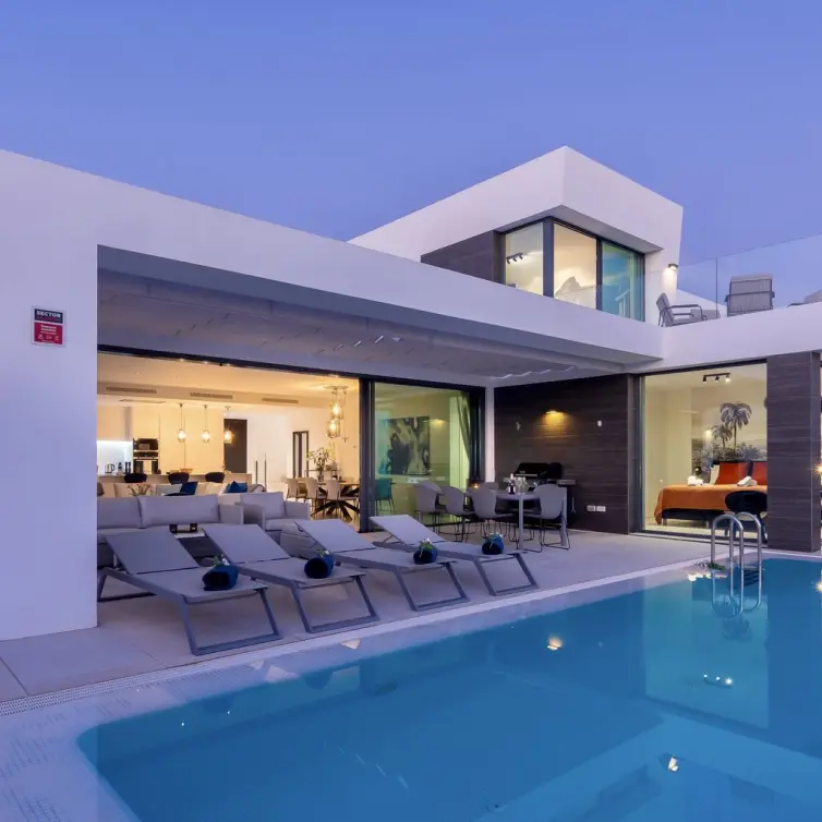 Venta de villa independiente en Calahonda