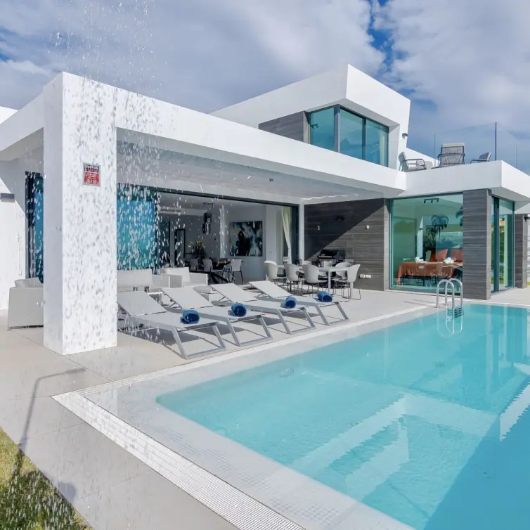 Venta de villa independiente en Calahonda