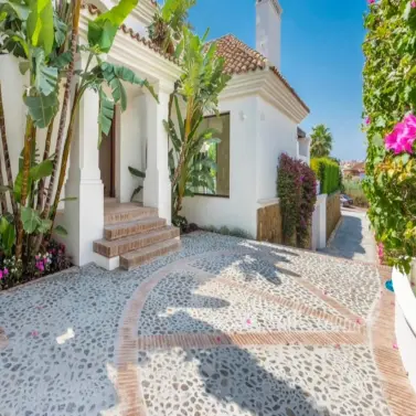 Long-term rent of detached villa in The Golden Mile