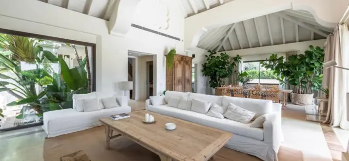 Long-term rent of detached villa in The Golden Mile 1