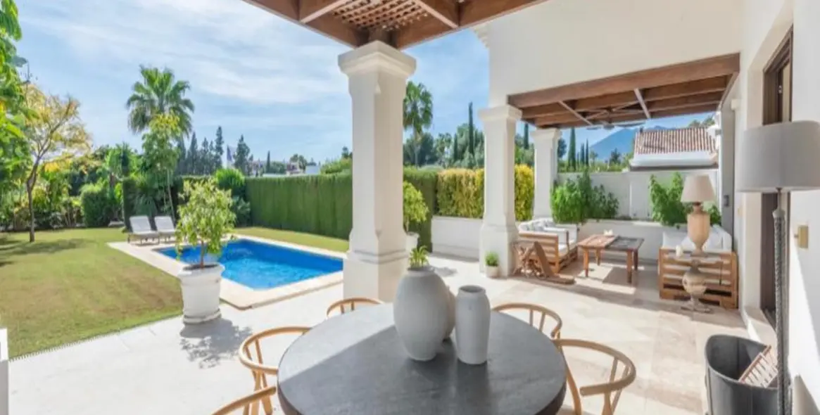 Long-term rent of detached villa in The Golden Mile 5