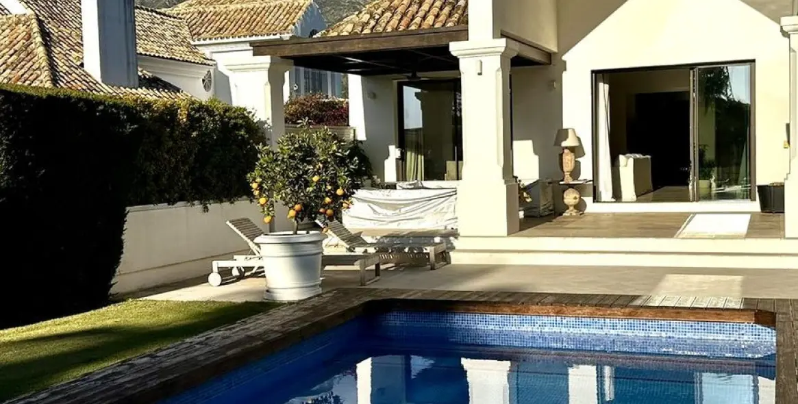 Long-term rent of detached villa in The Golden Mile 6