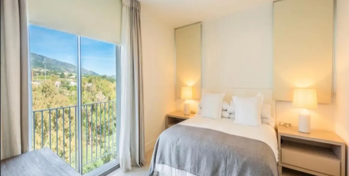 Long-term rent of detached villa in The Golden Mile 8