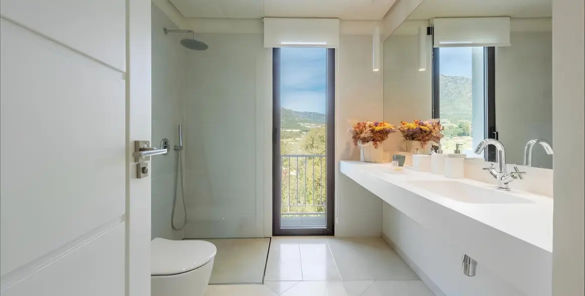 Long-term rent of detached villa in The Golden Mile 13