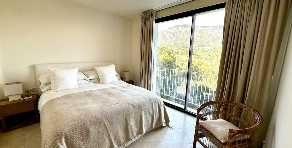 Long-term rent of detached villa in The Golden Mile 15