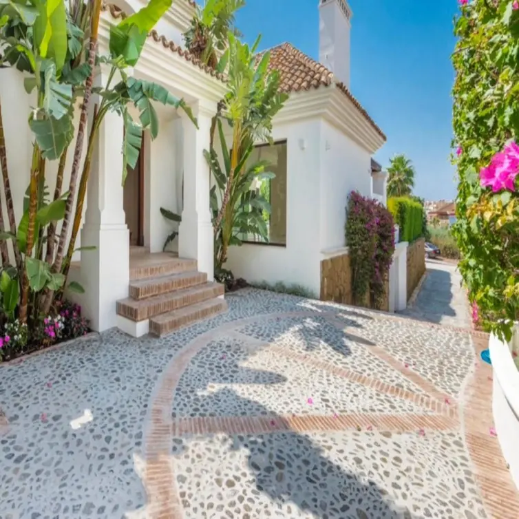 Short-term rent of detached villa in The Golden Mile