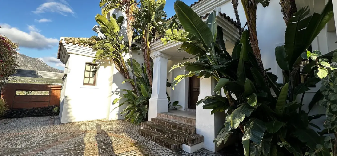 Short-term rent of detached villa in The Golden Mile 3