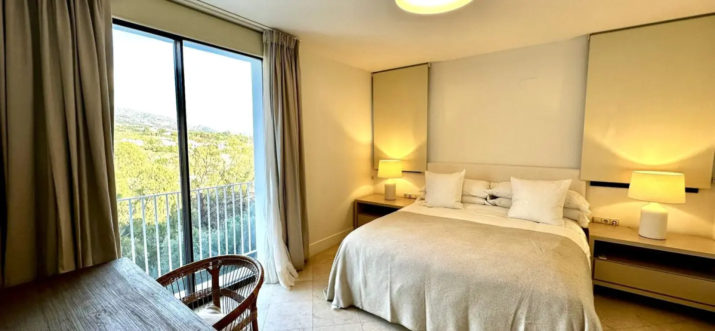 Short-term rent of detached villa in The Golden Mile 4
