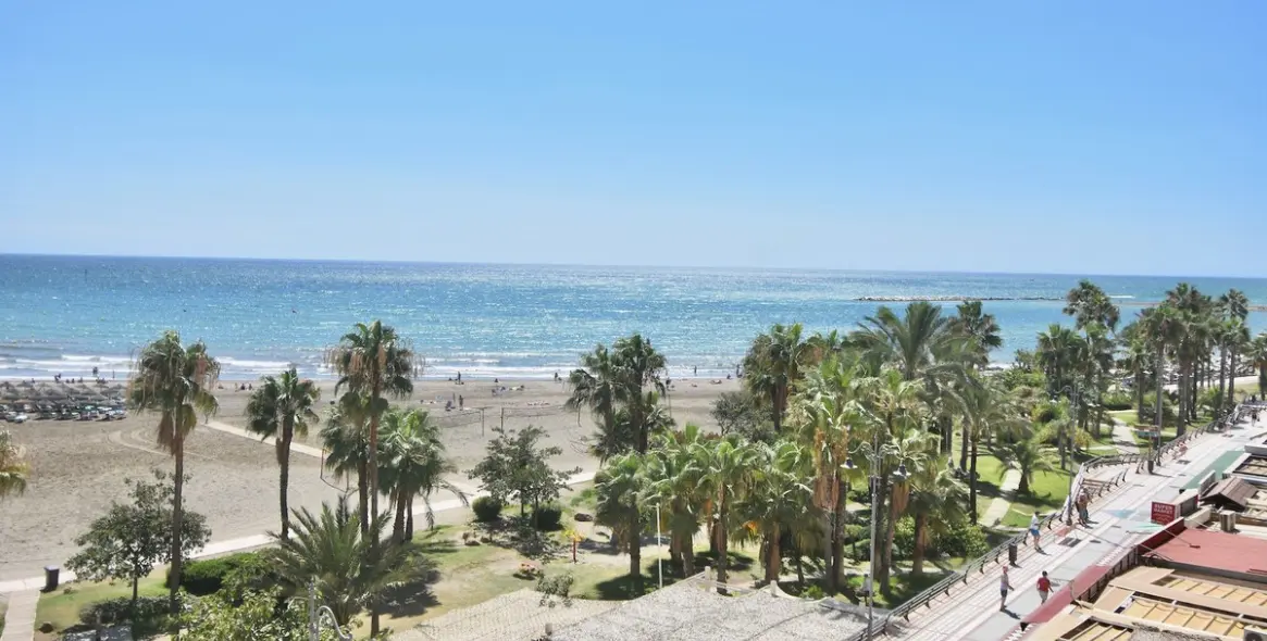 Venta de apartamento en planta media en Benalmadena 3