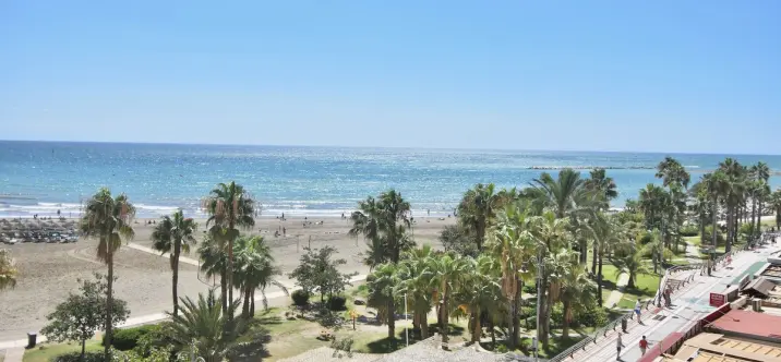 Venta de apartamento en planta media en Benalmadena 2