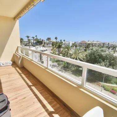 Venta de apartamento en planta media en Benalmadena