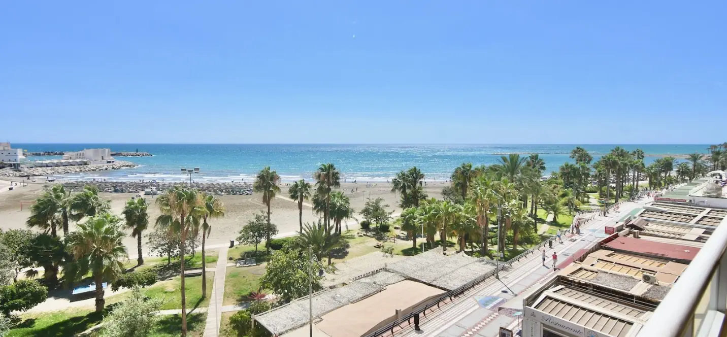 Sale of middle floor apartment in Benalmadena 1