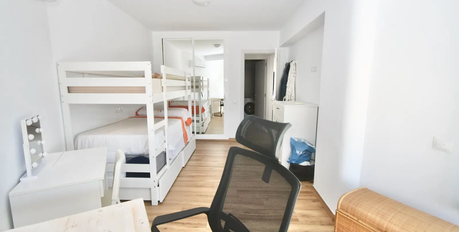 Sale of middle floor apartment in Benalmadena 20