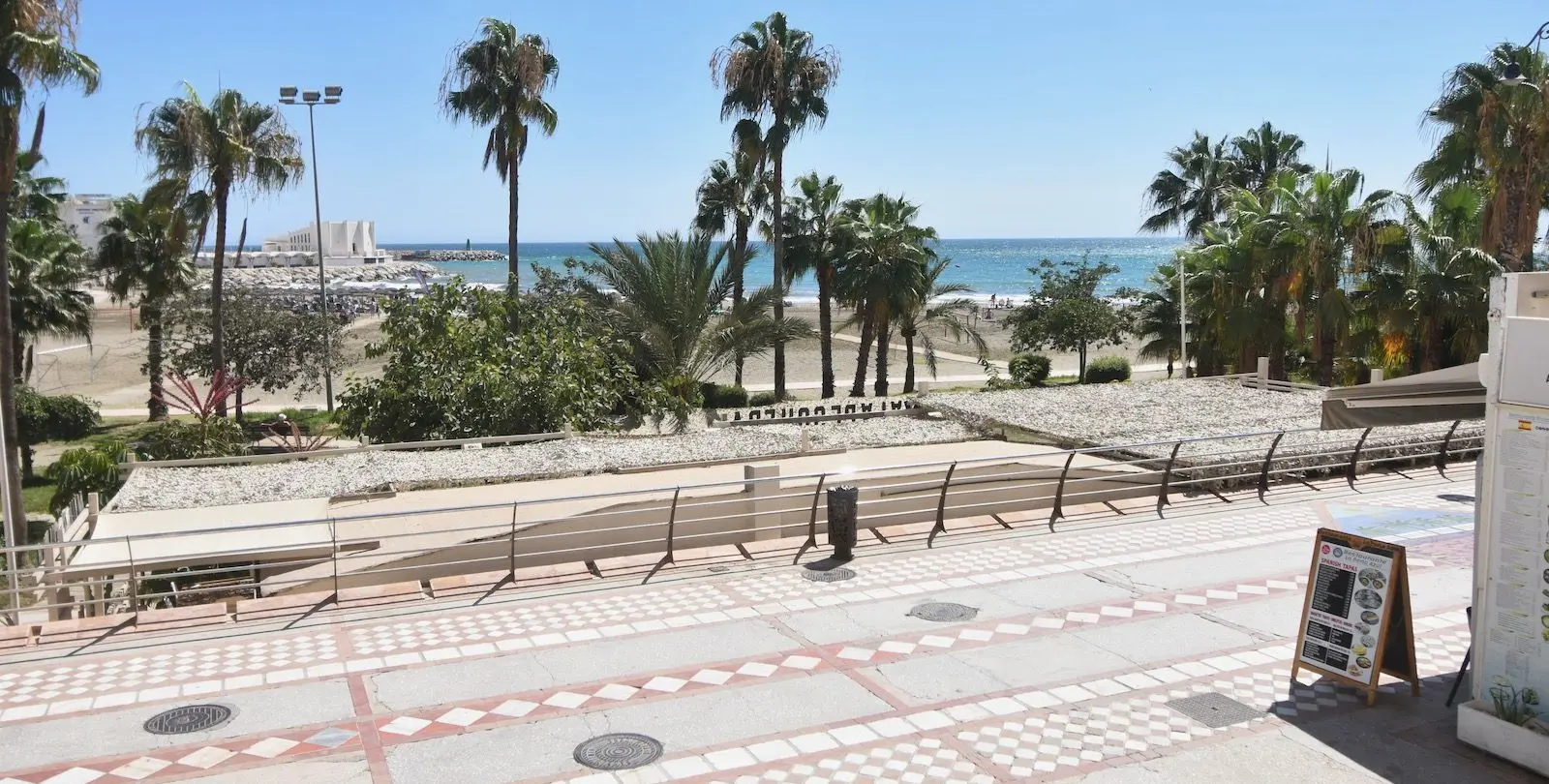 Sale of middle floor apartment in Benalmadena 26
