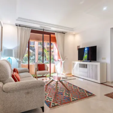 Venta de apartamento en planta media en Elviria
