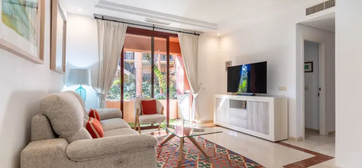 Venta de apartamento en planta media en Elviria 1
