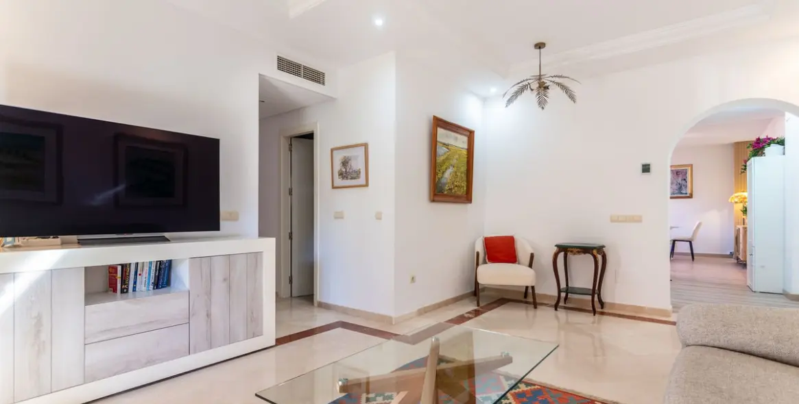 Venta de apartamento en planta media en Elviria 3