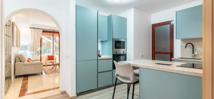 Venta de apartamento en planta media en Elviria 4